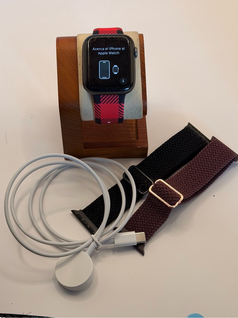 Apple Watch Series 4, 44mm, Unlocked, LTE, Charger Included
